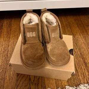 UGG Unisex-Child T Neumel Ez-fit Chukka Boot